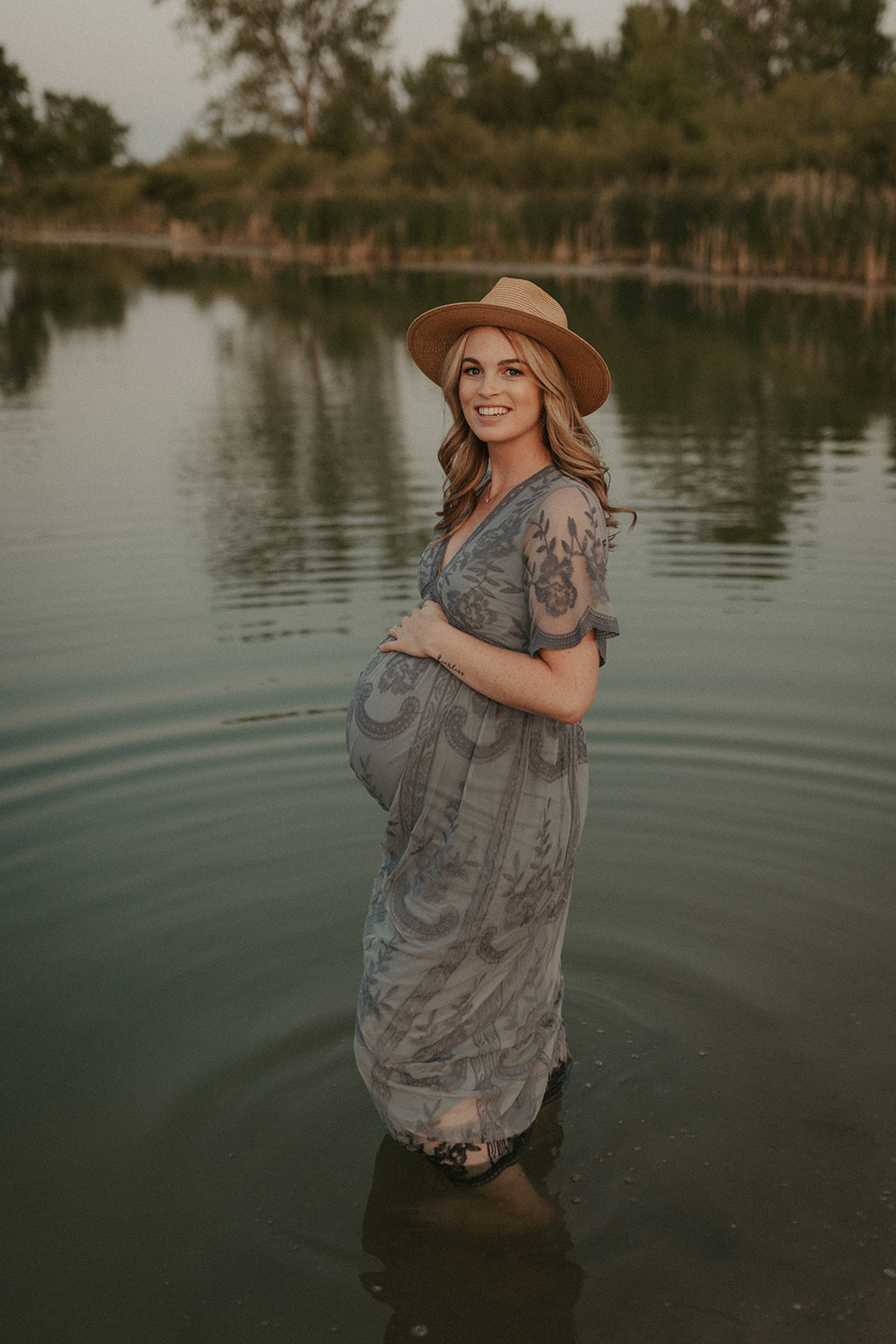Manitoba summer maternity photos, photographer Krista Hawryluk